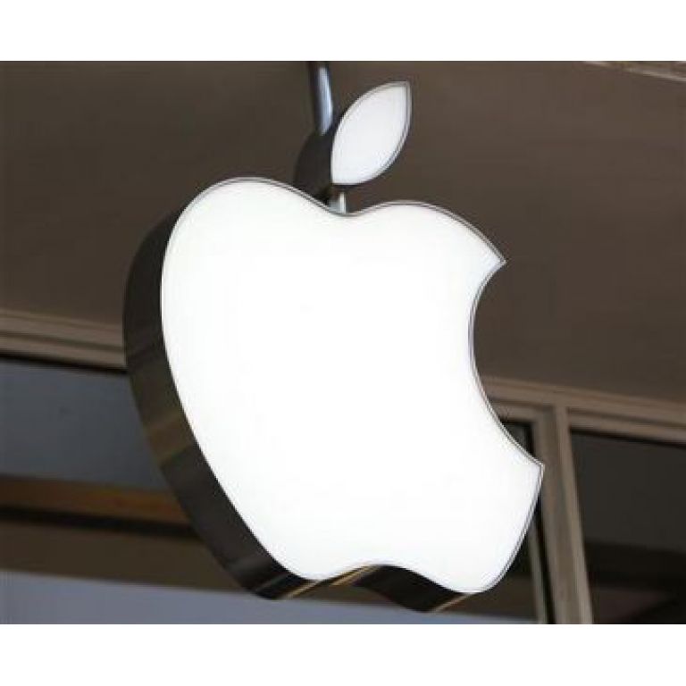 Autorizan demanda contra Apple por permitir seguimiento de usuarios.